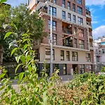 Апартаменты With Free Parking