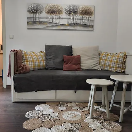 With Free Parking شقة *