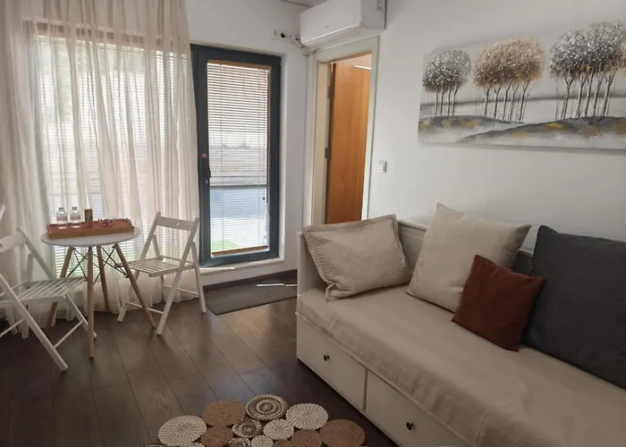 With Free Parking شقة *