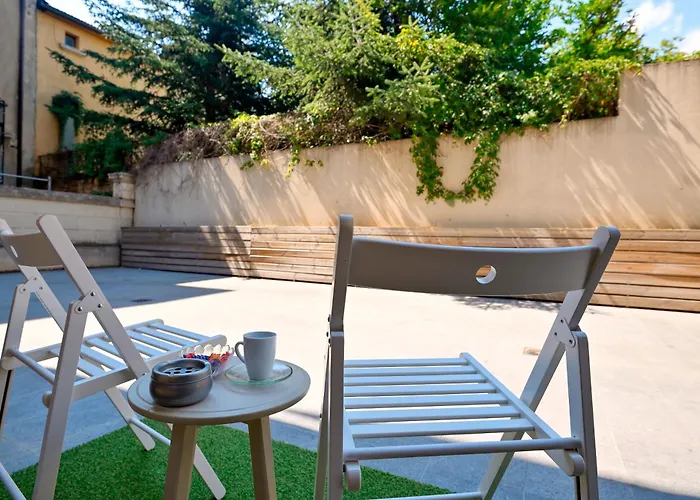 With Free Parking * فارنا