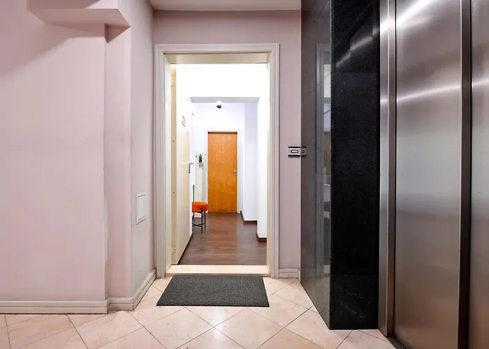 With Free Parking * فارنا