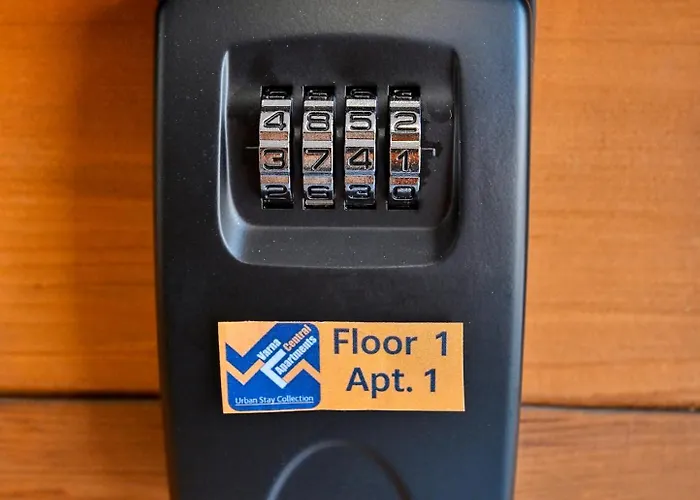 شقة With Free Parking فارنا