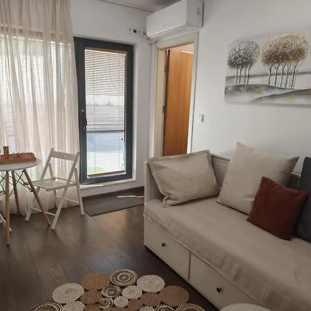 With Free Parking Apartment *