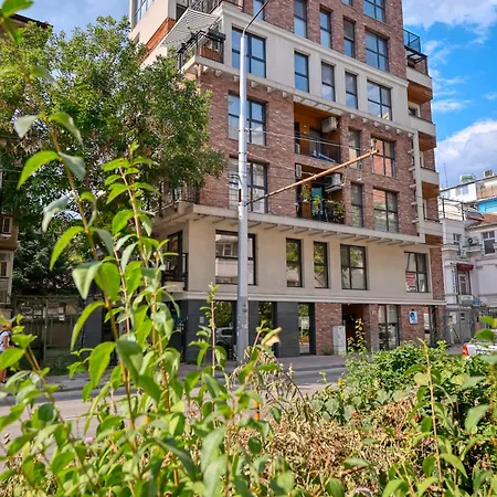 Apartment With Free Parking