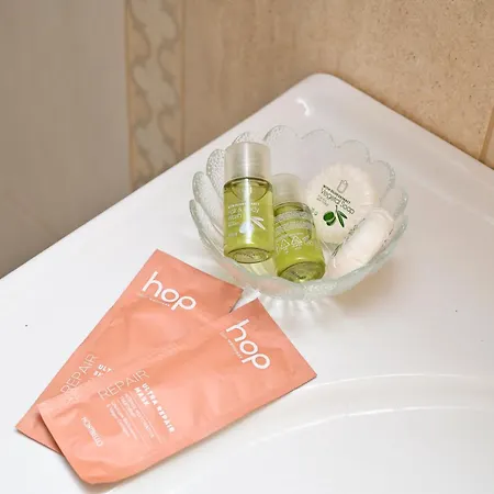 With Free Parking Apartment *