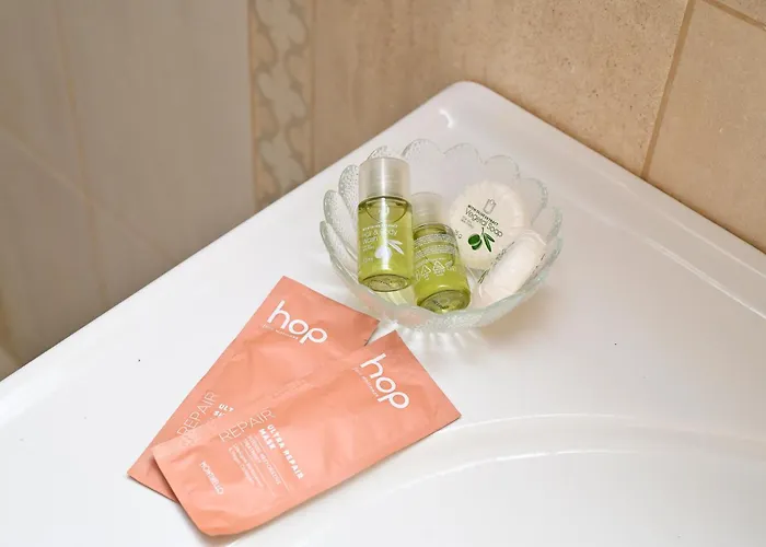 With Free Parking Apartment *