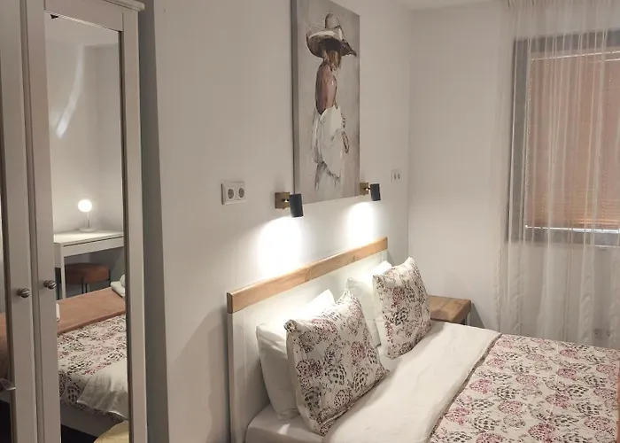 With Free Parking Daire